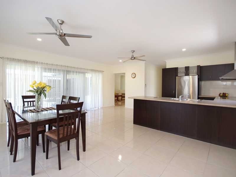 11 Huntley Cres, Redlynch QLD 4870