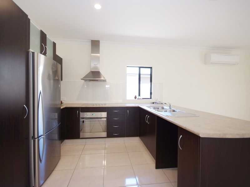 11 Huntley Cres, Redlynch QLD 4870