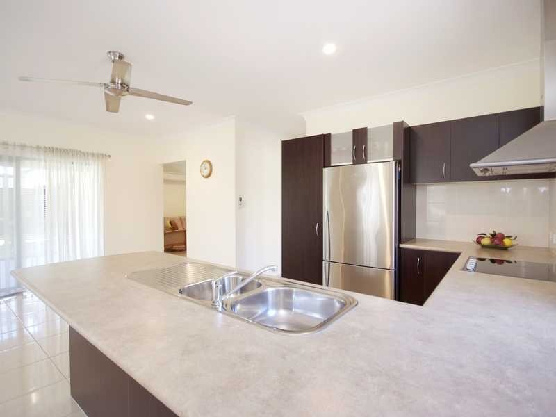 11 Huntley Cres, Redlynch QLD 4870