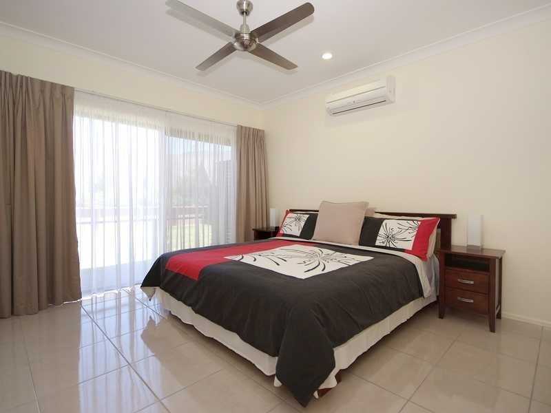 11 Huntley Cres, Redlynch QLD 4870