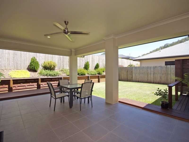 11 Huntley Cres, Redlynch QLD 4870