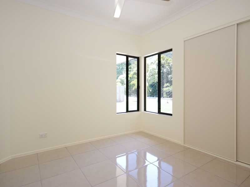 11 Huntley Cres, Redlynch QLD 4870