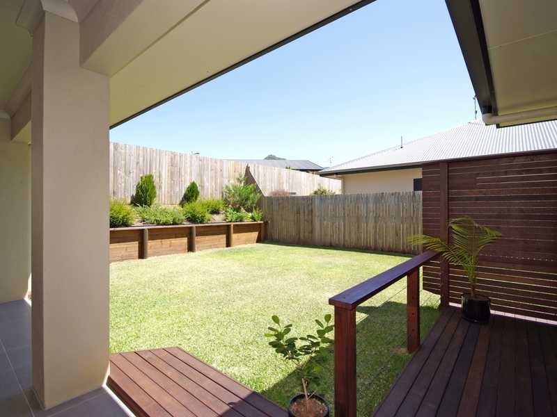 11 Huntley Cres, Redlynch QLD 4870