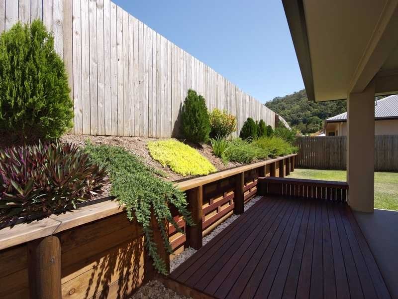 11 Huntley Cres, Redlynch QLD 4870