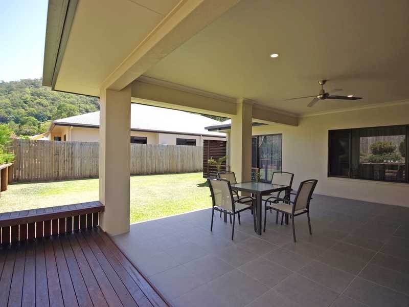 11 Huntley Cres, Redlynch QLD 4870