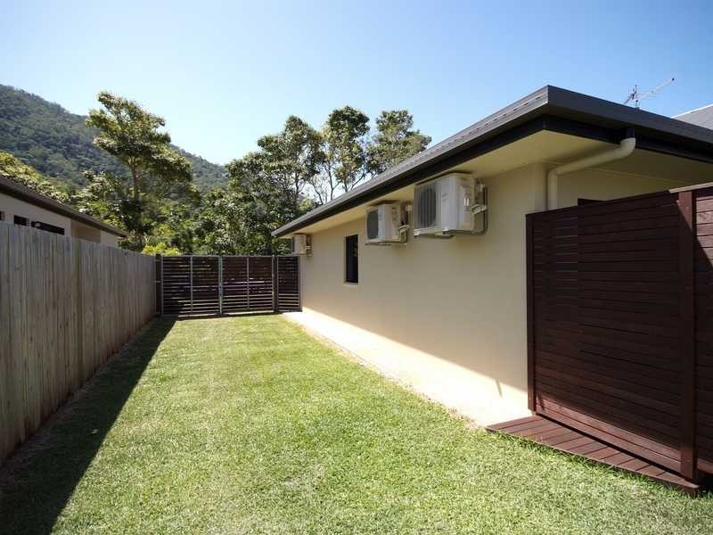 11 Huntley Cres, Redlynch QLD 4870