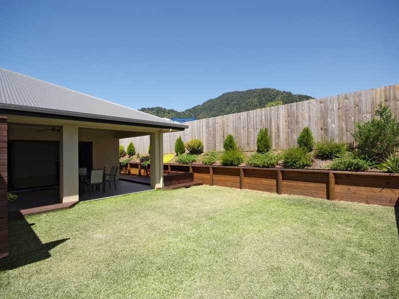 11 Huntley Cres, Redlynch QLD 4870