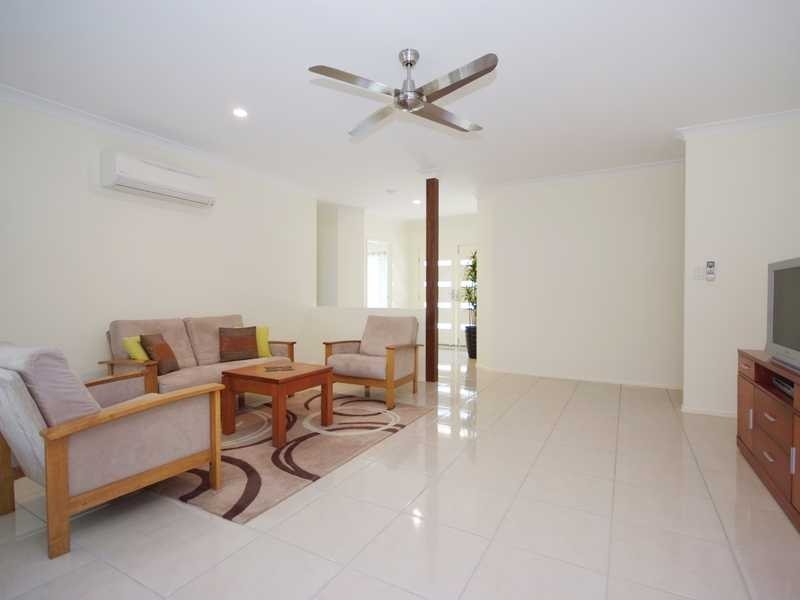 11 Huntley Cres, Redlynch QLD 4870