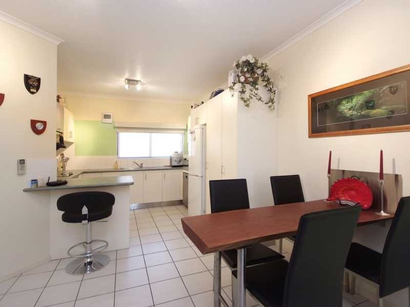 4/367 Mcleod Street, Cairns North QLD 4870