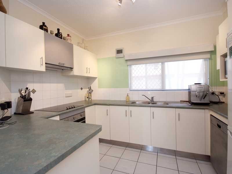 4/367 Mcleod Street, Cairns North QLD 4870