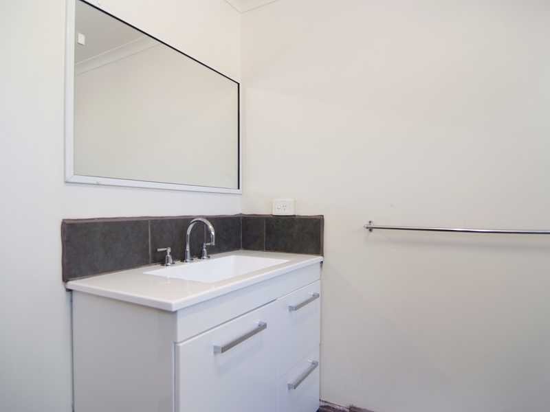 2/21 Creedy Street, Westcourt QLD 4870