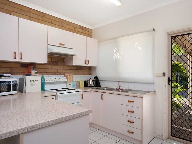 2/6 Grantala Street, Manoora QLD 4870