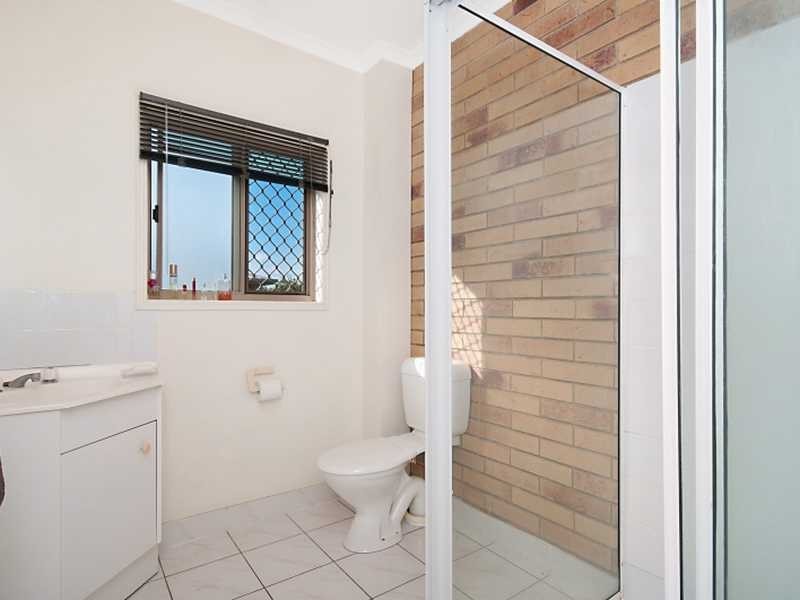 2/6 Grantala Street, Manoora QLD 4870