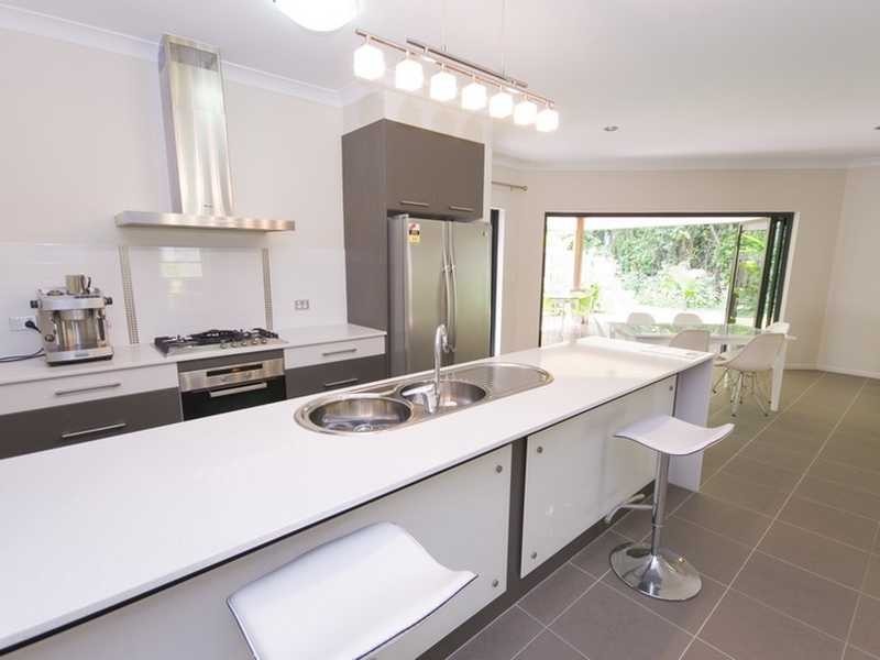 3 Muller Street, Palm Cove QLD 4879