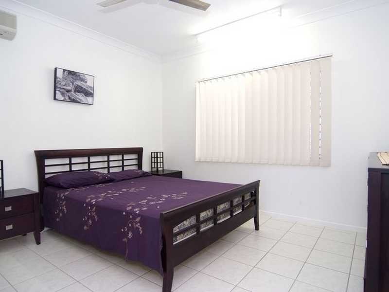 2/21 Creedy Street, Westcourt QLD 4870