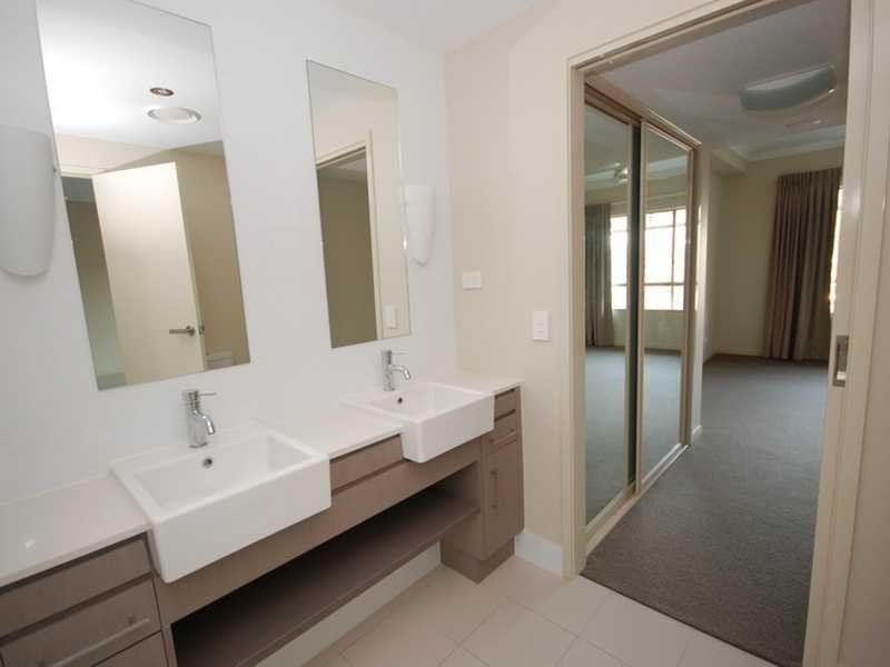 744/12 Gregory Street, Cairns QLD 4870