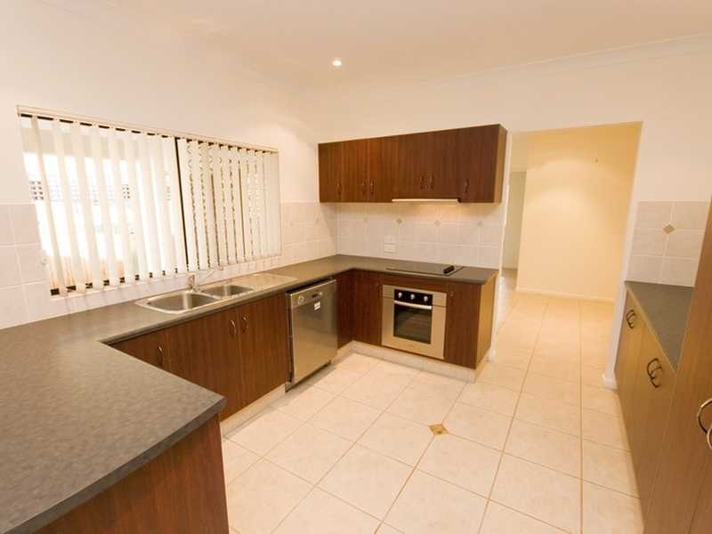 16 Derrick Street, Redlynch QLD 4870