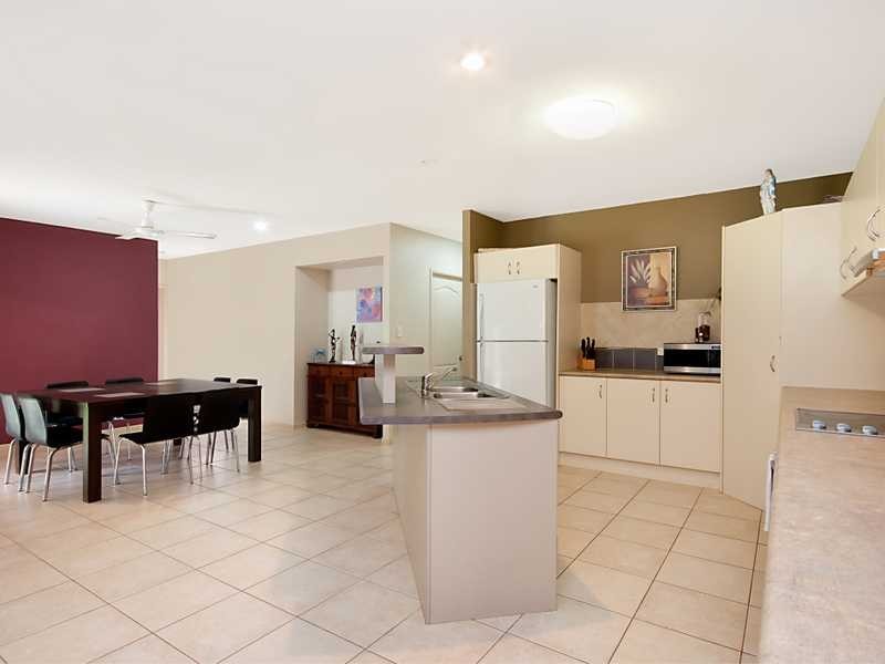 25 William Hickey Street, Redlynch QLD 4870