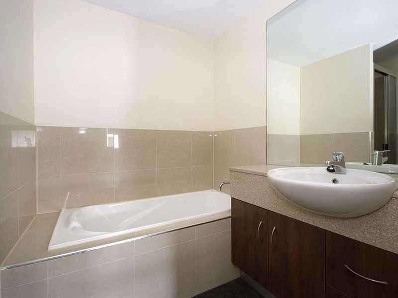 19/351 Lake Street, Cairns North QLD 4870