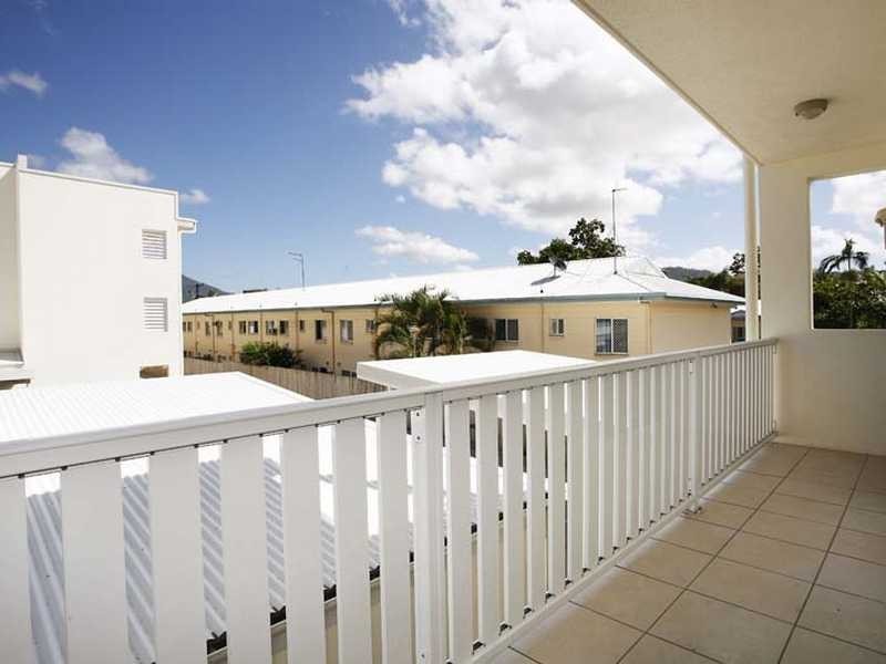 27/44 Pease Street, Cairns QLD 4870