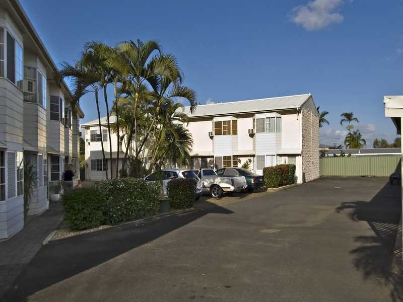 10/11 Brown Street, Woree QLD 4868