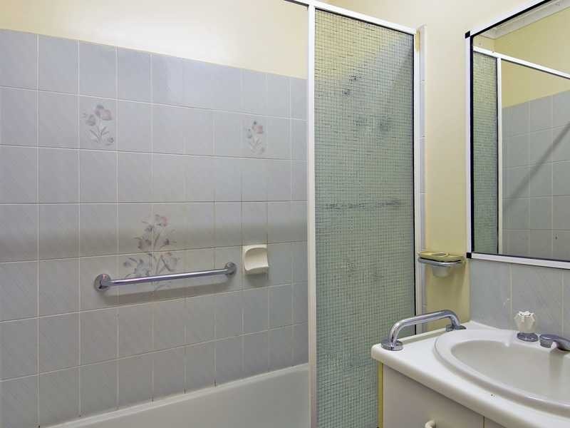 10/11 Brown Street, Woree QLD 4868