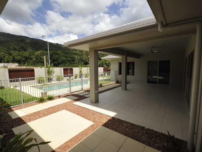 17 Greenvale Close, Smithfield QLD 4878