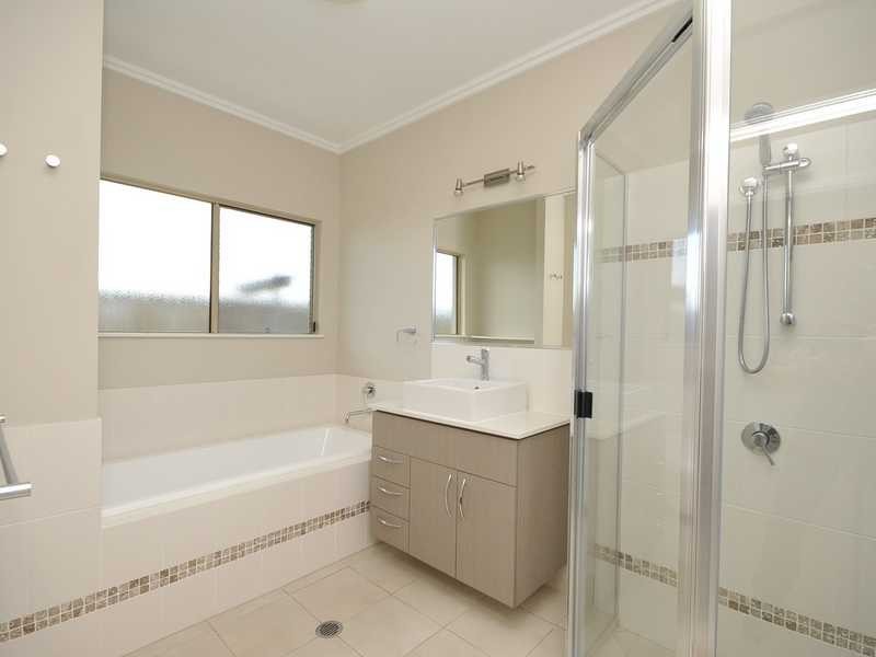 17 Greenvale Close, Smithfield QLD 4878