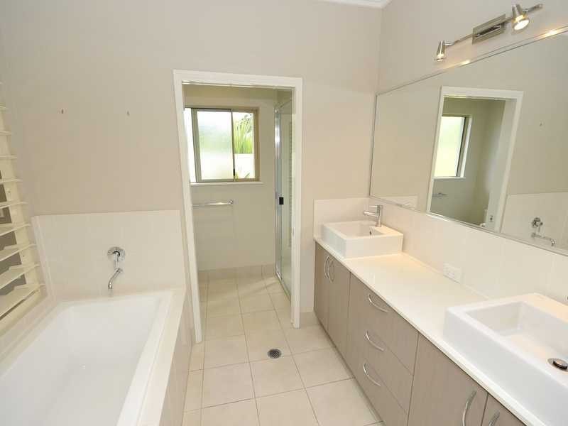 17 Greenvale Close, Smithfield QLD 4878