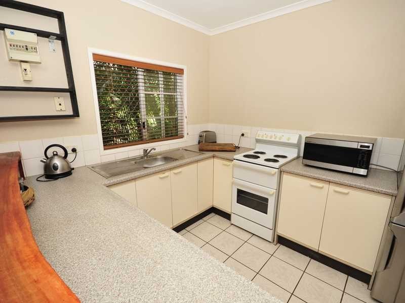 1/354 Mccoombe Street, Mooroobool QLD 4870