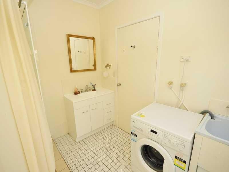 1/354 Mccoombe Street, Mooroobool QLD 4870
