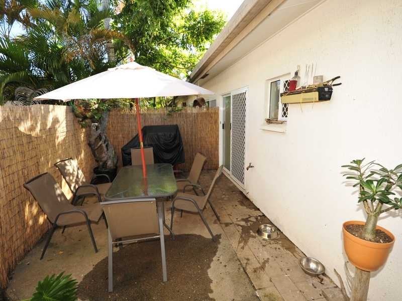 1/354 Mccoombe Street, Mooroobool QLD 4870