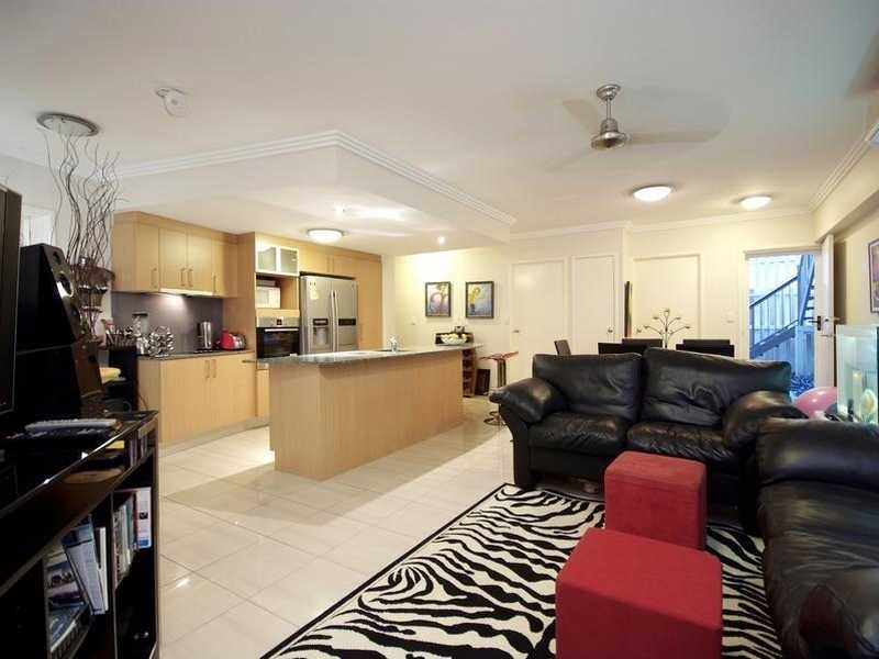 2/242 Grafton Street, Cairns North QLD 4870