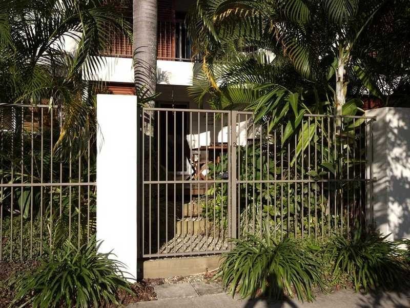 2/242 Grafton Street, Cairns North QLD 4870