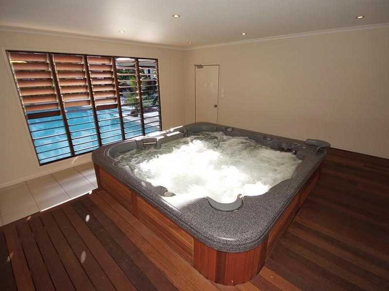 2/242 Grafton Street, Cairns North QLD 4870