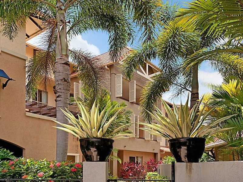 1705 “The Lakes” 2 Greenslopes Street, Cairns North QLD 4870