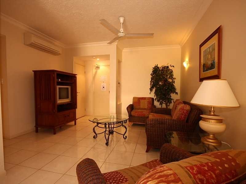 1705 “The Lakes” 2 Greenslopes Street, Cairns North QLD 4870