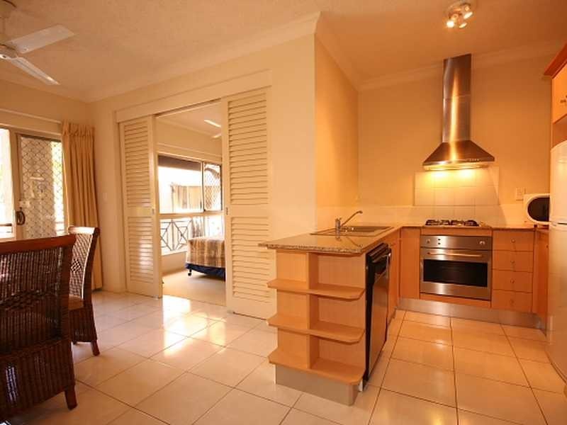 1705 “The Lakes” 2 Greenslopes Street, Cairns North QLD 4870