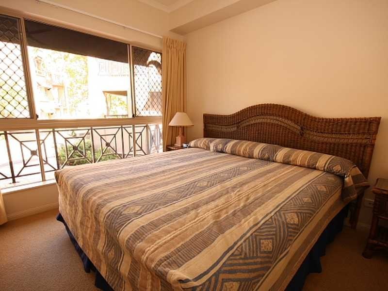 1705 “The Lakes” 2 Greenslopes Street, Cairns North QLD 4870