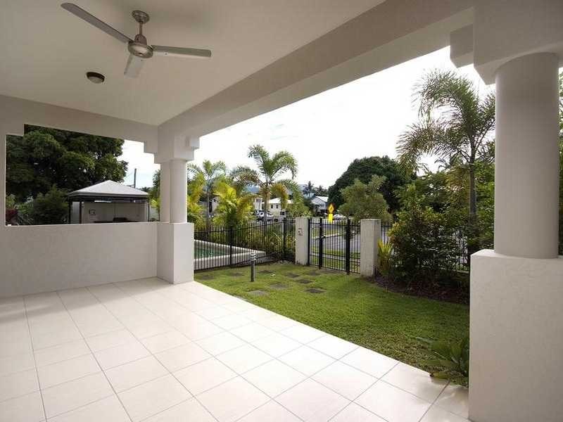 2/15 Clare Street, Cairns QLD 4870
