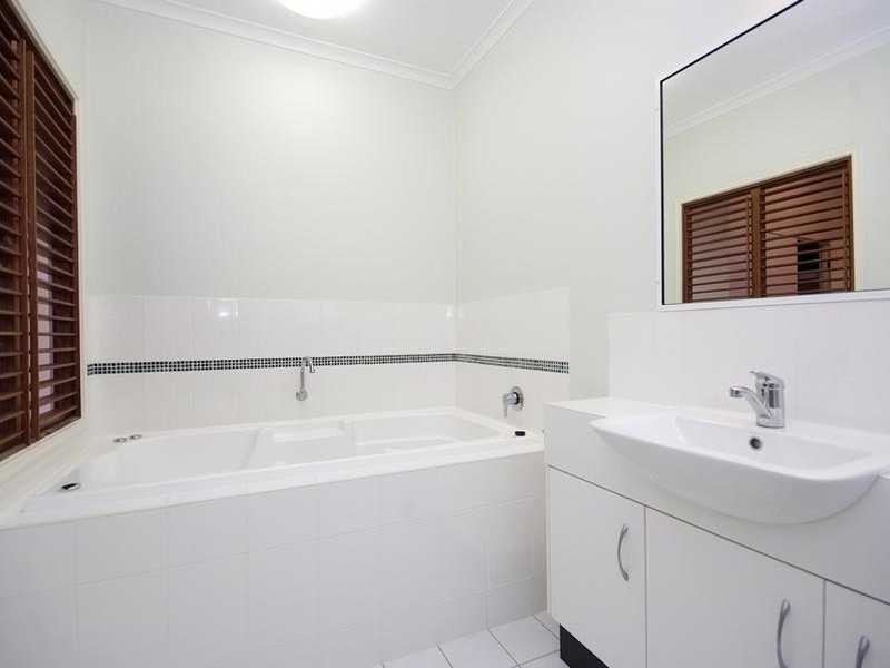 2/15 Clare Street, Cairns QLD 4870