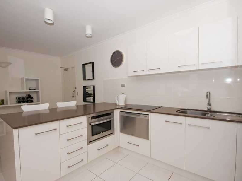 42/327 Lake Street, Cairns North QLD 4870