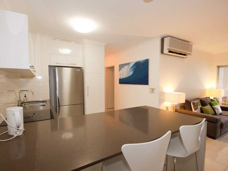 42/327 Lake Street, Cairns North QLD 4870