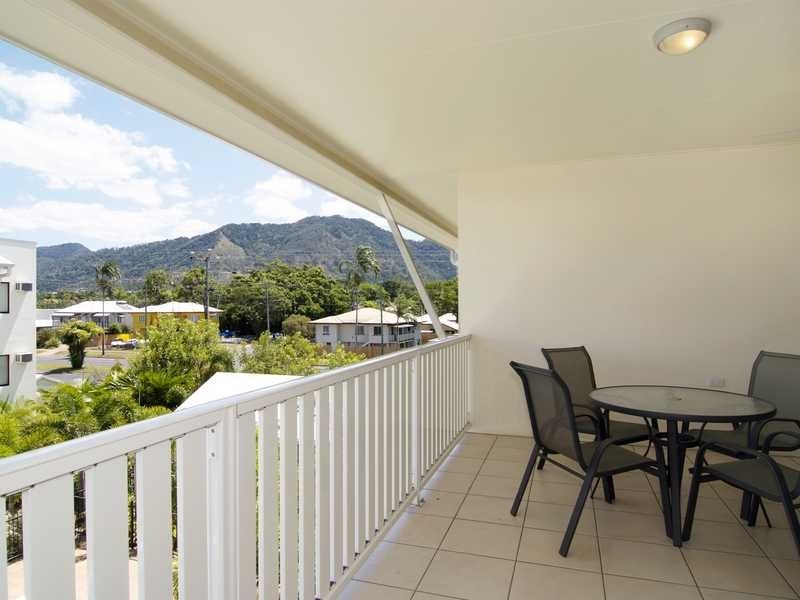 8/44 Pease Street, Cairns QLD 4870