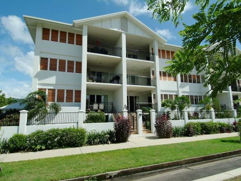 3/18 Smith Street, Cairns North QLD 4870