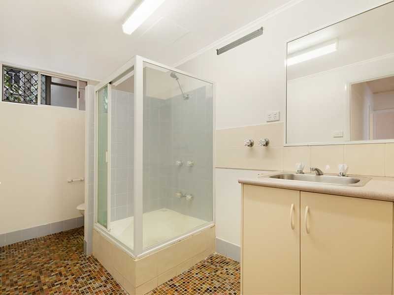 1/281 Lake Street, Cairns North QLD 4870