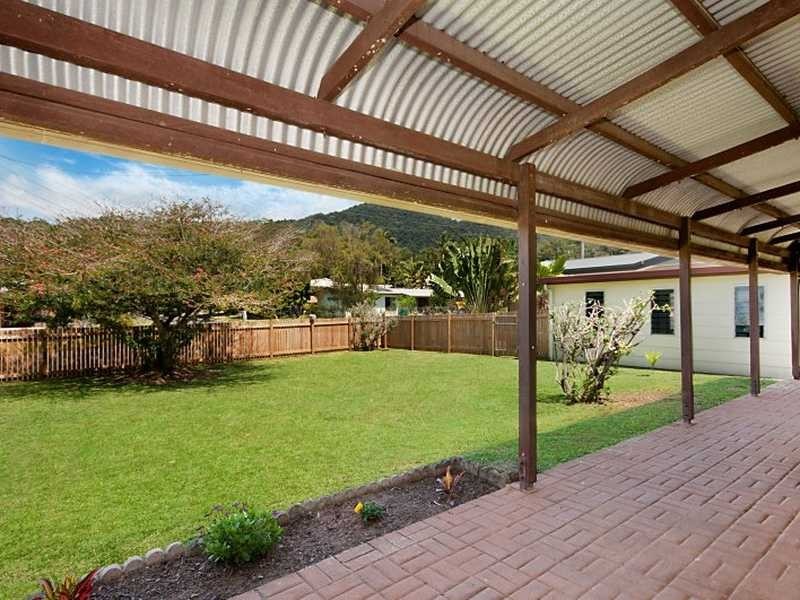 10 Bott Street, Whitfield QLD 4870