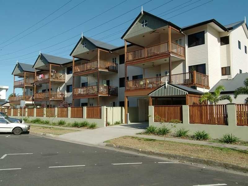 1/378 Mcleod Street (Cnr Arthur Street), Cairns North QLD 4870