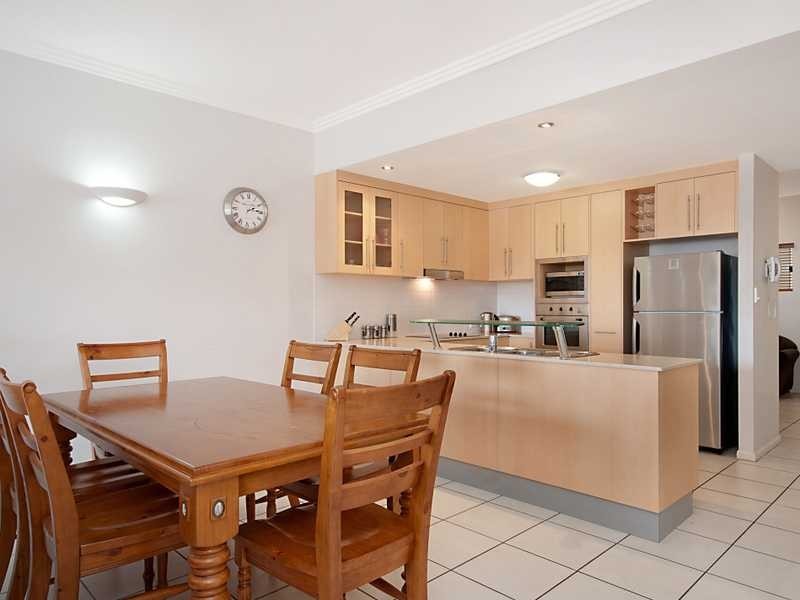 2/79 Spence Street, Cairns City QLD 4870