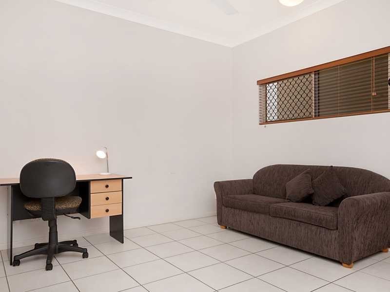 2/79 Spence Street, Cairns City QLD 4870